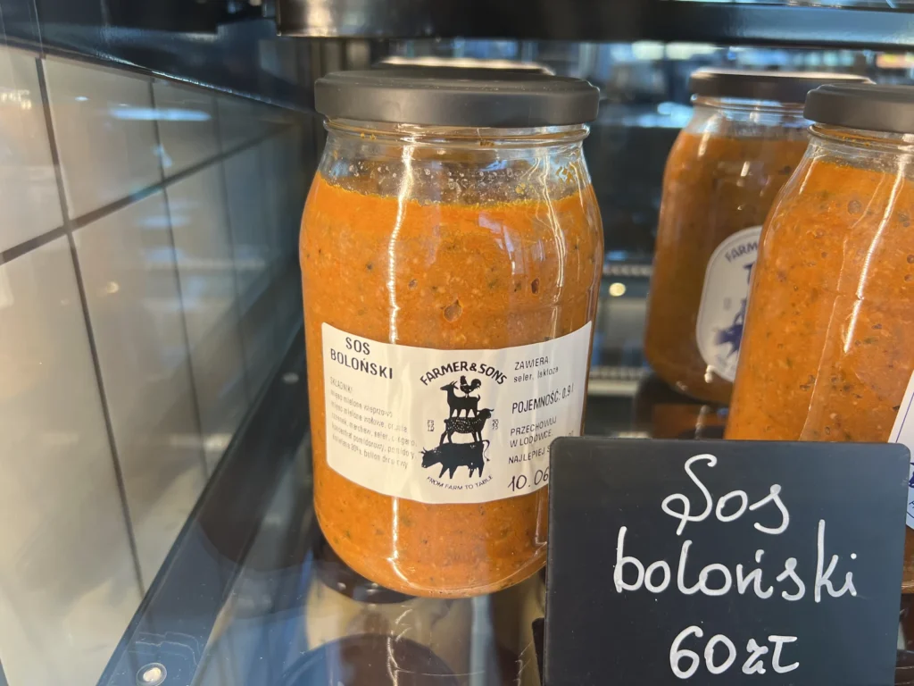 Sos boloński Farmers & Sons z widoczną etykietą